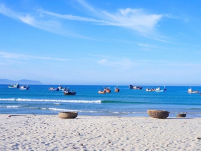 Mui Ne Beach Break-Sunny