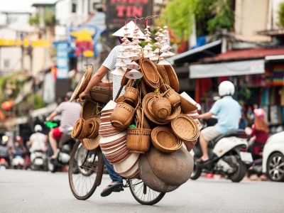 Street vendors in Hanoi's Old Quarter 