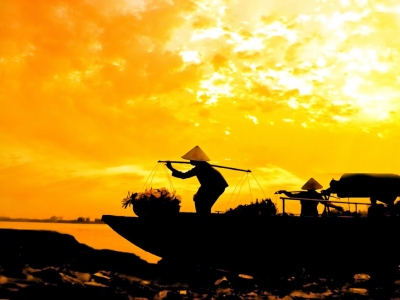 A-boat-carrying-women