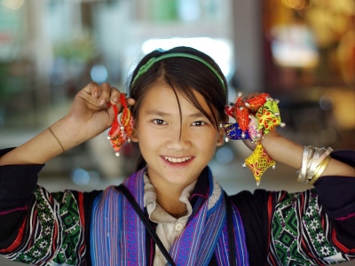 Unidentified-cute-girl-of-the-flower-H'mong-