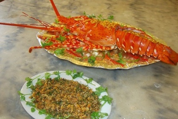 Tiet Canh Tom Hum (Lobster blood)