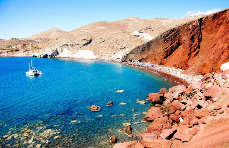 Exploring the Beauty of Red Beach, Santorini: A Guide for International Travelers