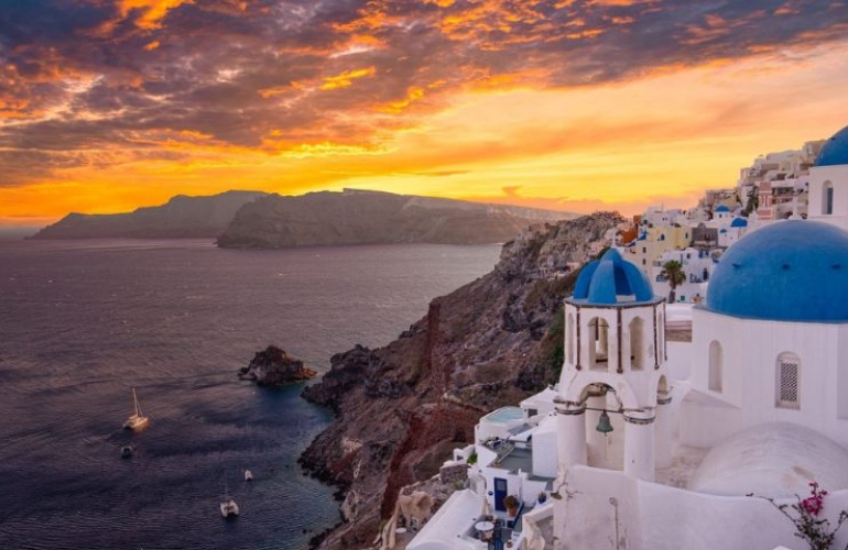 Discovering Santorini's Natural Beauty: A Paradise Unveiled