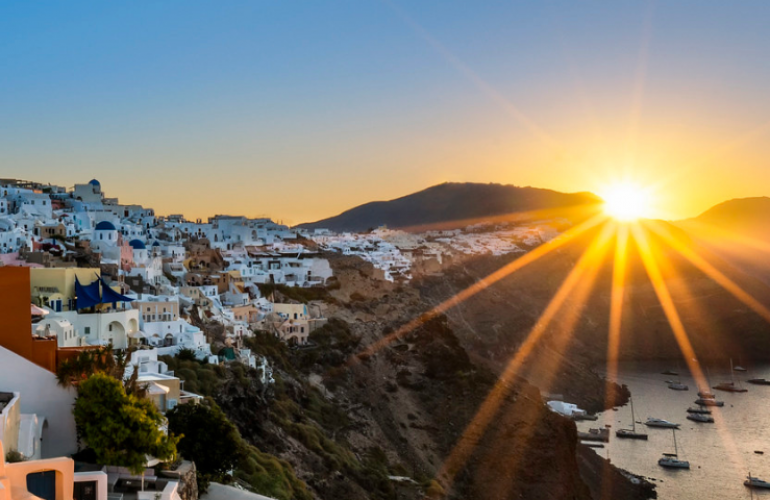 Santorini Sunrise: A Mesmerizing Journey in Oia's Tranquil Beauty