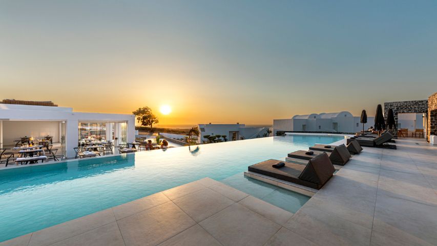 Luxury Resorts and Hotels in Santorini 