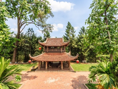 Vietnam-temple-in-Hanoi