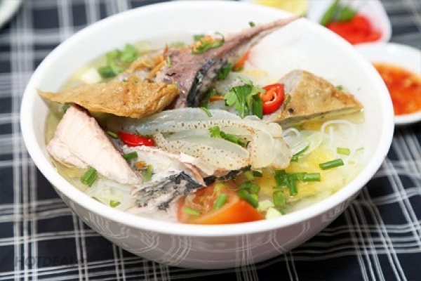Bun Cha Ca Sua (Rice vermicelli with grilled fish and jellyfish)