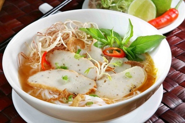 Banh canh cha ca 