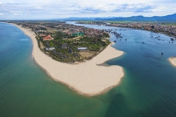 Nhat Le beach - The beautiful beach in Quang Binh