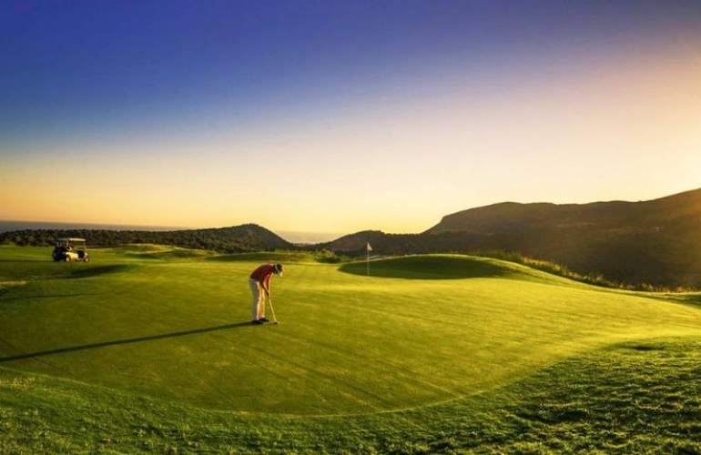 A Unique Golfing Experience on the Aegean Sea: Santorini's Underwater Golf Course