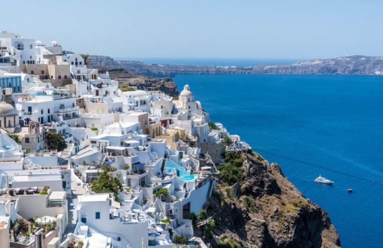 Exploring Akrotiri - Unveiling the Hidden City Beneath the Ashes in Santorini