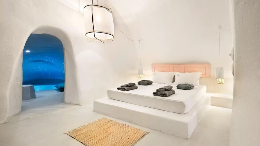 Luxury Resorts and Hotels in Santorini 