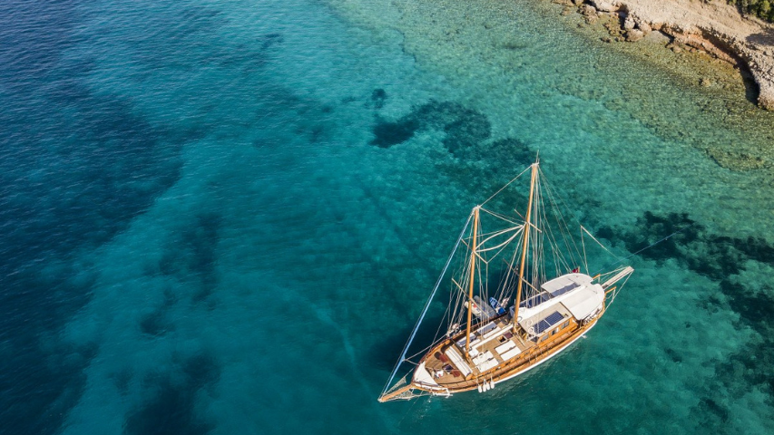 Santorini yacht experience