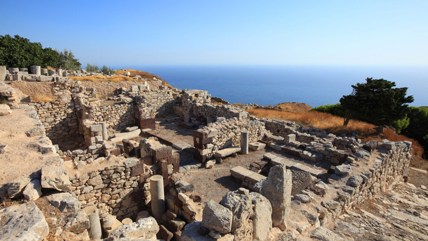  Santorini’s Historical Marvels